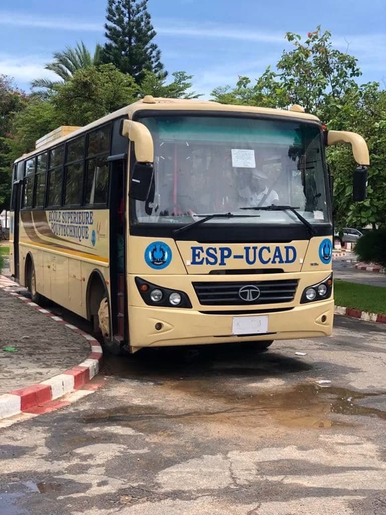 Le car de l’ESP-UCAD prêt pour le départ vers Saly.